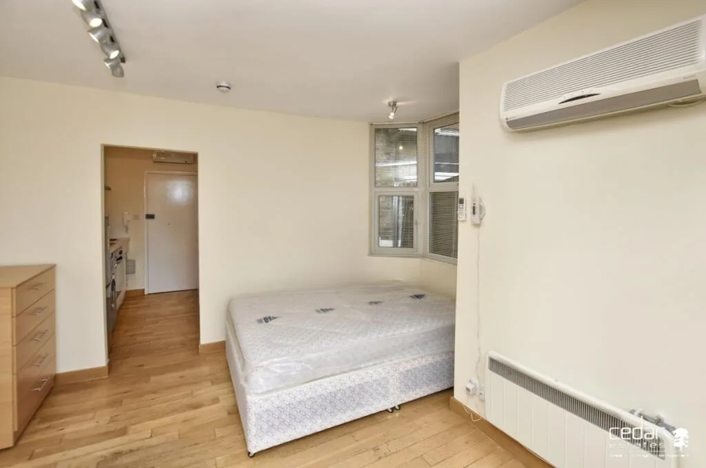 Studio flat for rent