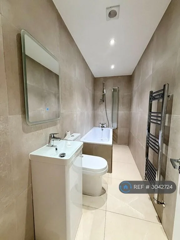 2 bedroom maisonette for rent