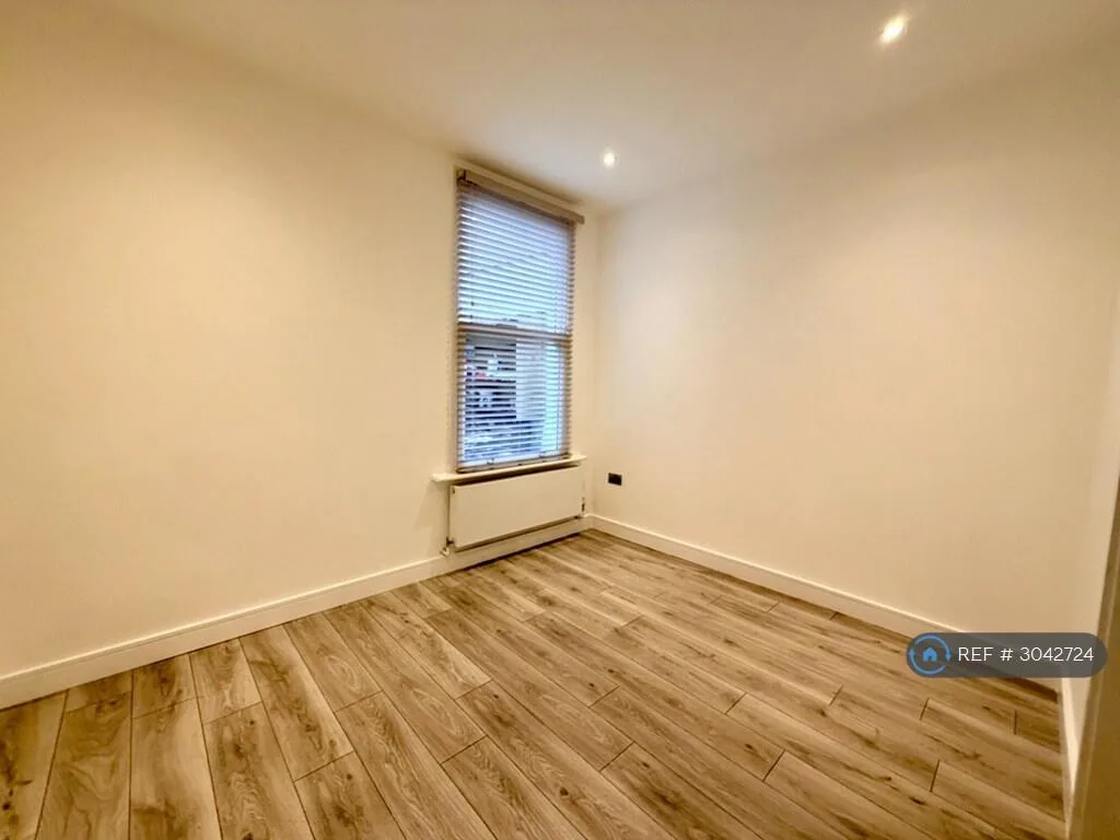2 bedroom maisonette for rent