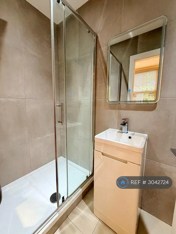 2 bedroom maisonette for rent