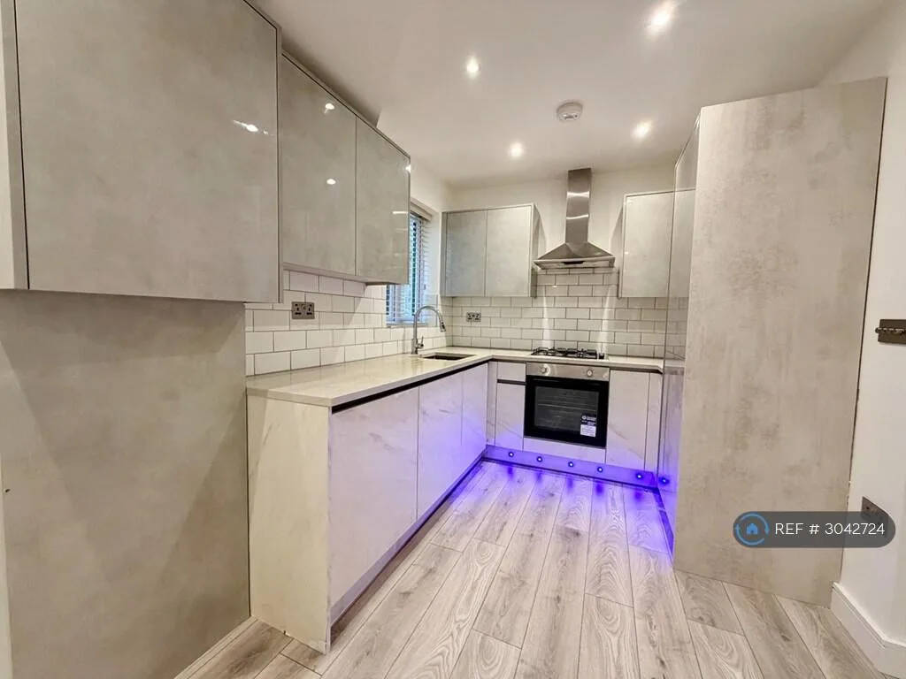 2 bedroom maisonette for rent