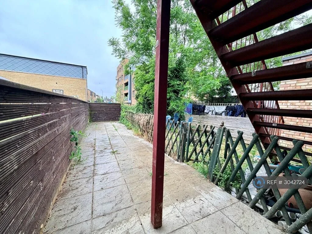 2 bedroom maisonette for rent