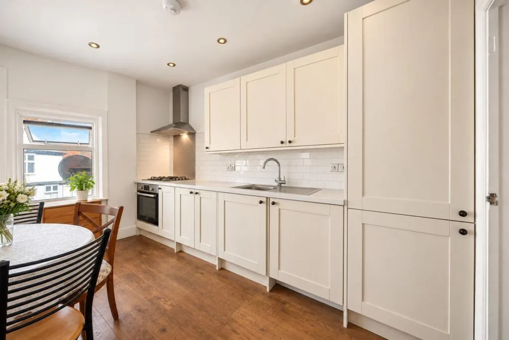 3 bedroom flat for rent