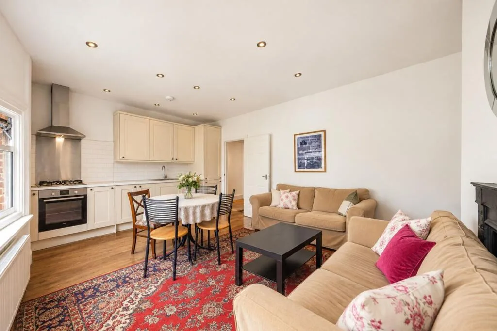3 bedroom flat for rent