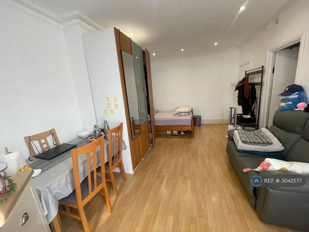 Studio flat for rent