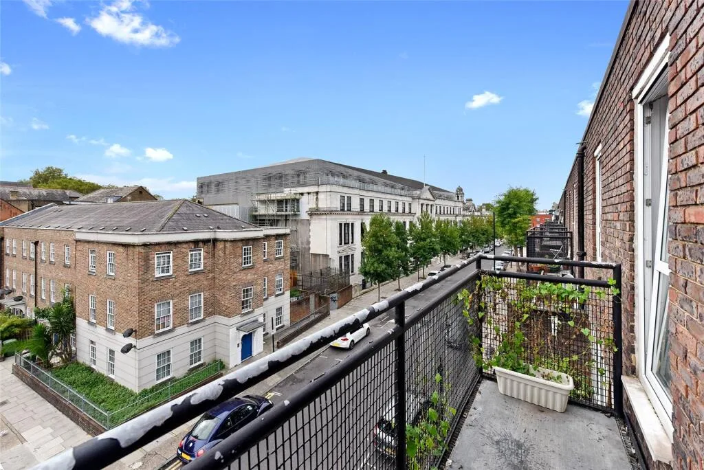 3 bedroom maisonette for rent