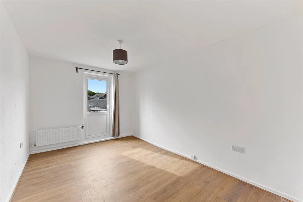 3 bedroom maisonette for rent