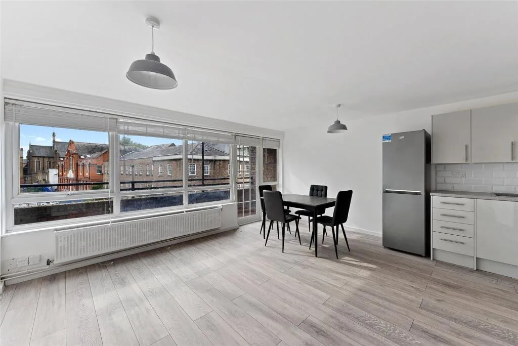 3 bedroom maisonette for rent