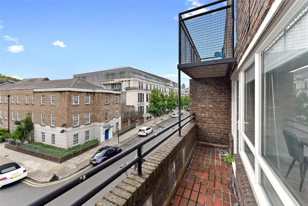 3 bedroom maisonette for rent