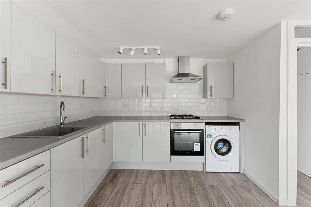 3 bedroom maisonette for rent