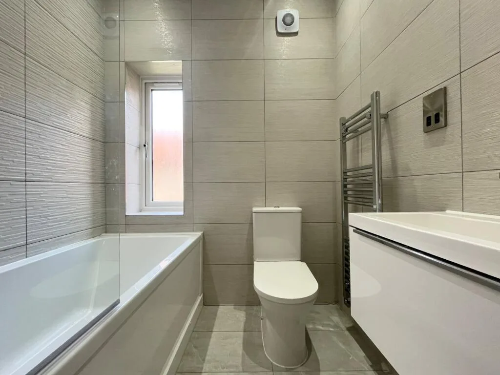 5 bedroom detached house for rent
