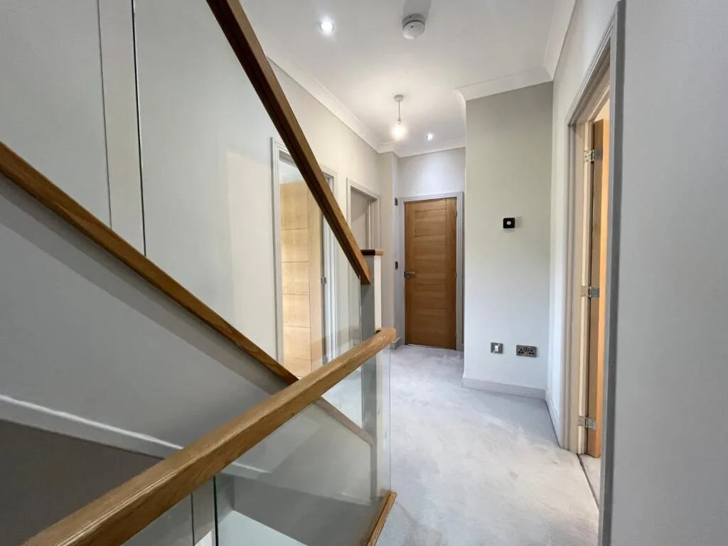 5 bedroom detached house for rent