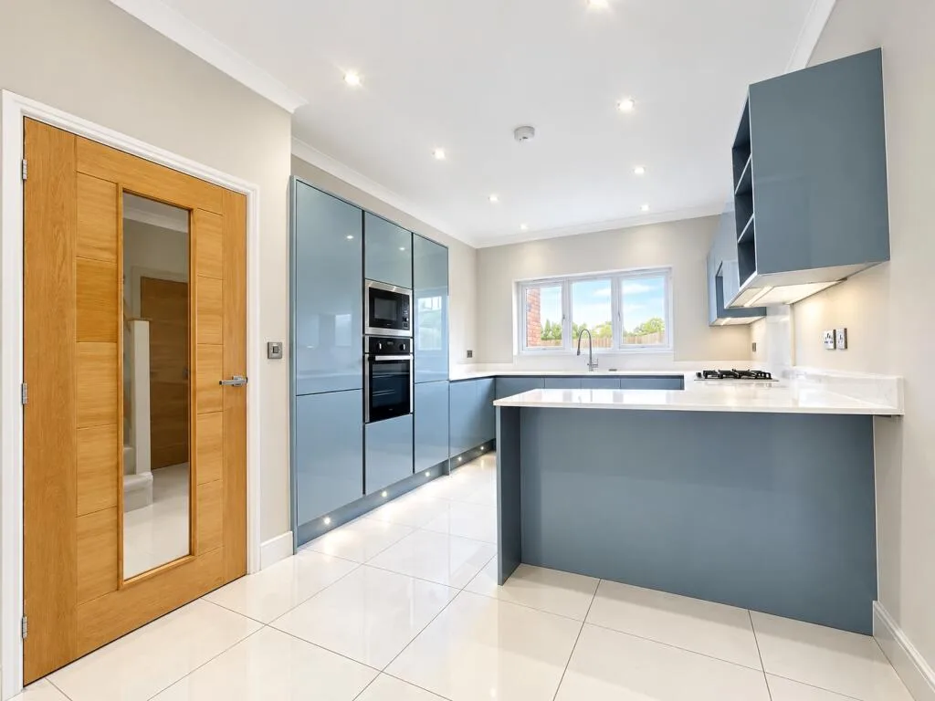 5 bedroom detached house for rent