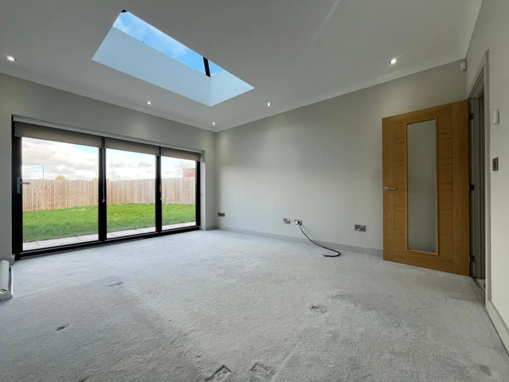 5 bedroom detached house for rent