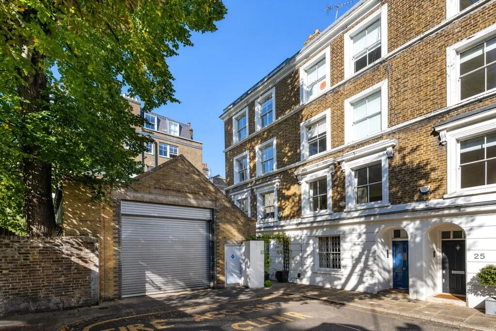 4 bedroom end of terrace house for rent