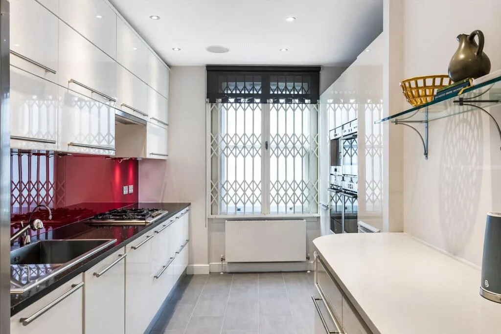 4 bedroom end of terrace house for rent