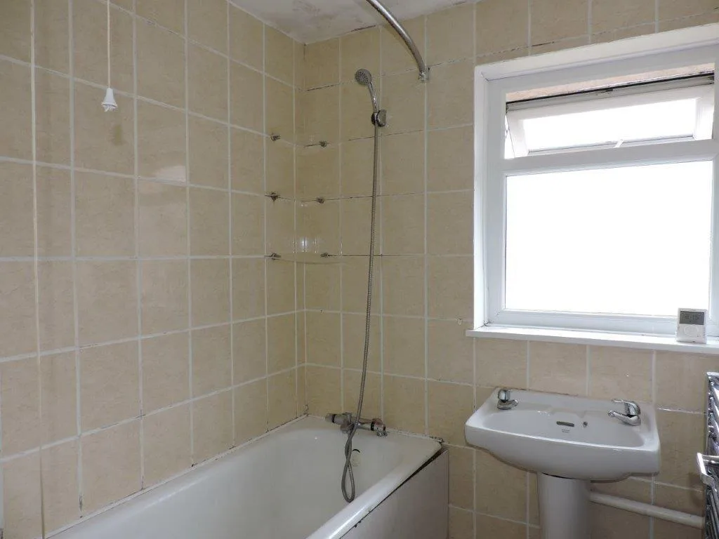 2 bedroom semi-detached house for rent