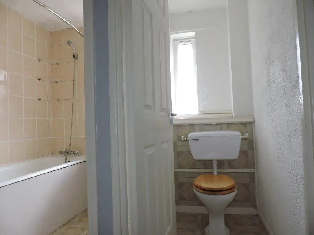 2 bedroom semi-detached house for rent