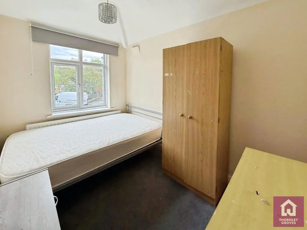 4 bedroom semi-detached house for rent