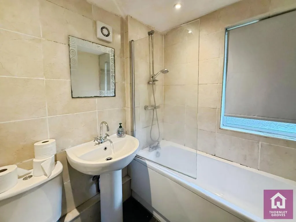 4 bedroom semi-detached house for rent
