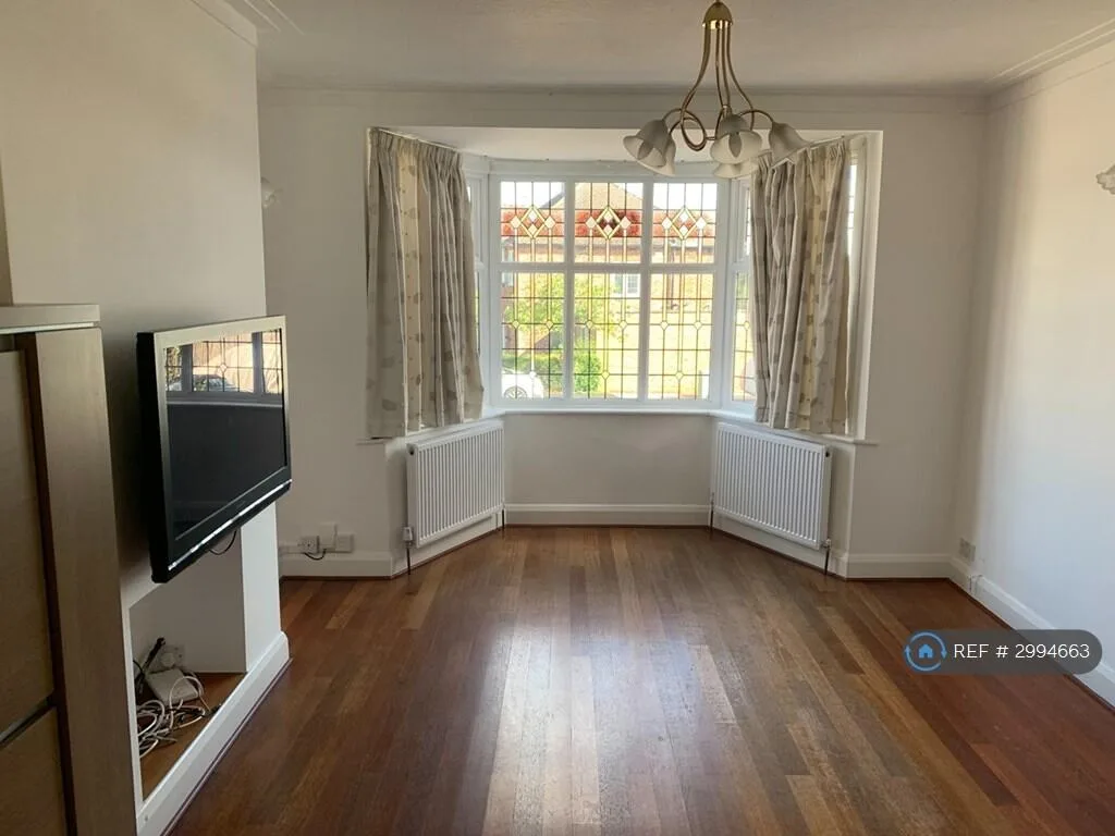 4 bedroom semi-detached house for rent