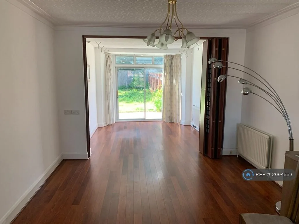 4 bedroom semi-detached house for rent