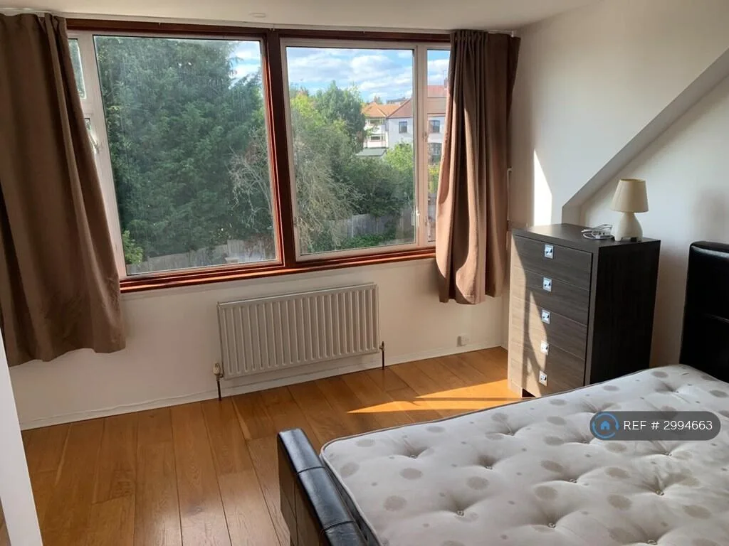 4 bedroom semi-detached house for rent