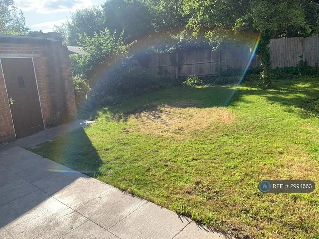 4 bedroom semi-detached house for rent