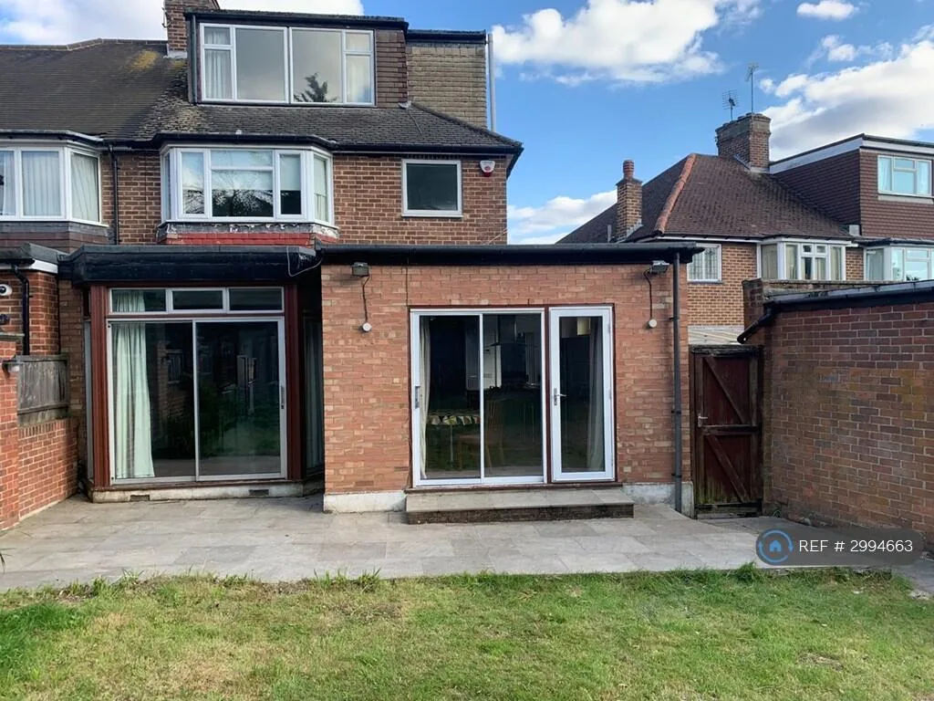 4 bedroom semi-detached house for rent