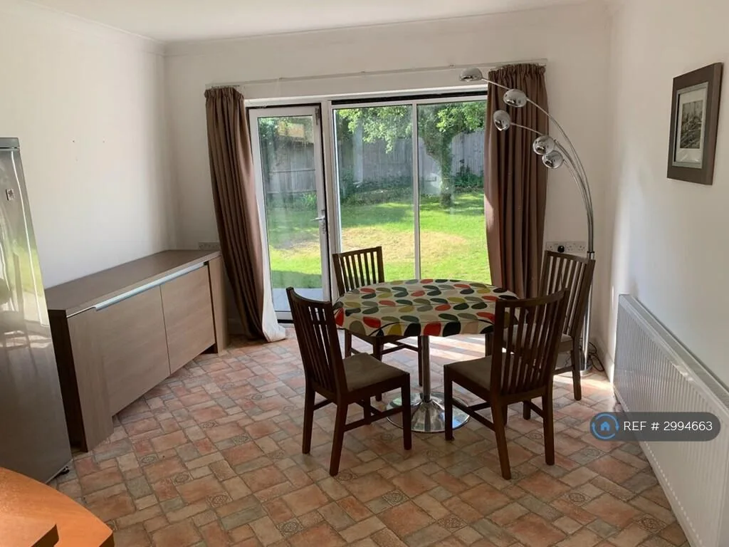 4 bedroom semi-detached house for rent