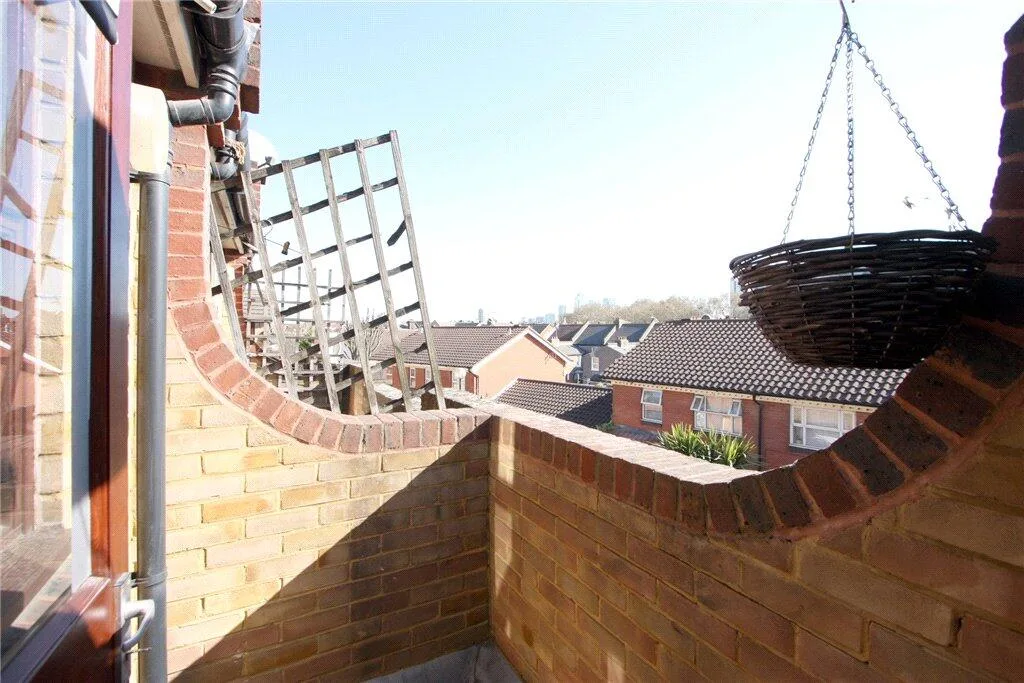 1 bedroom maisonette for rent