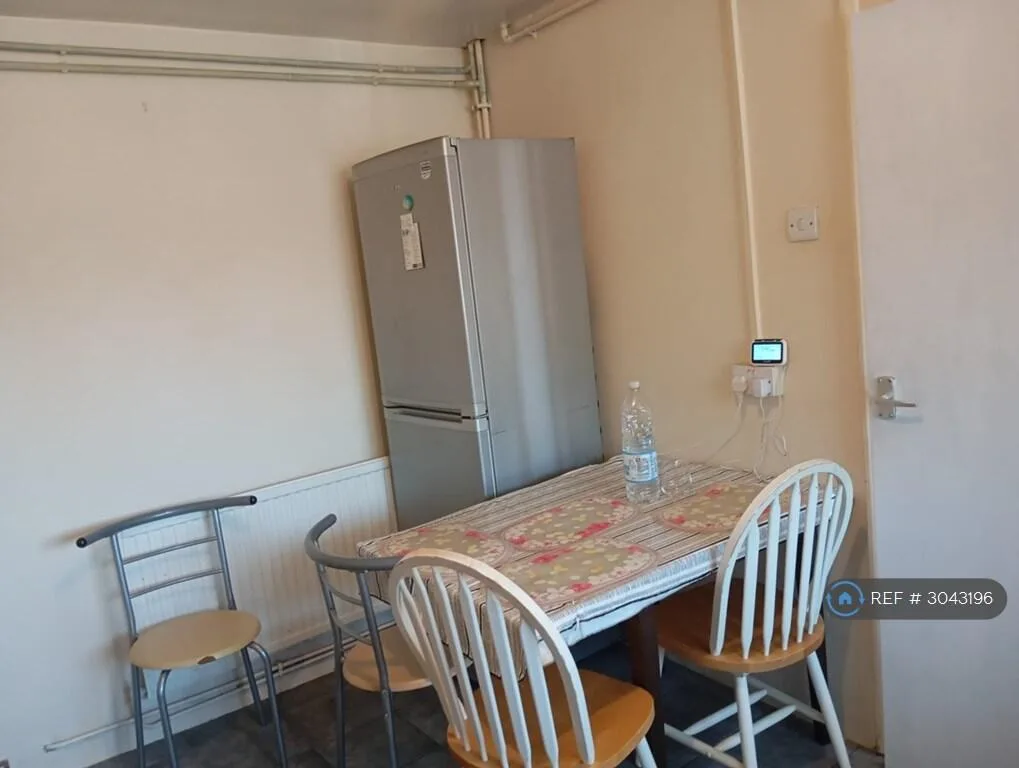 3 bedroom maisonette for rent