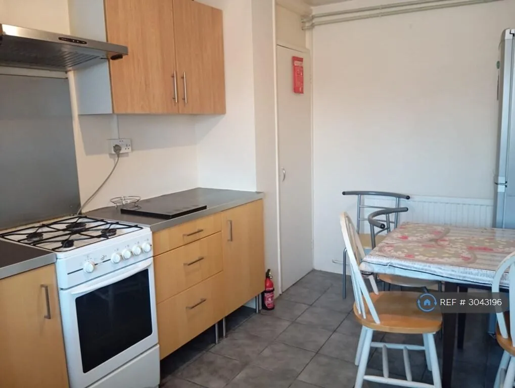 3 bedroom maisonette for rent