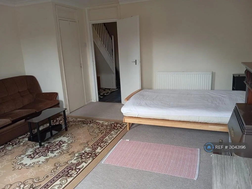 3 bedroom maisonette for rent