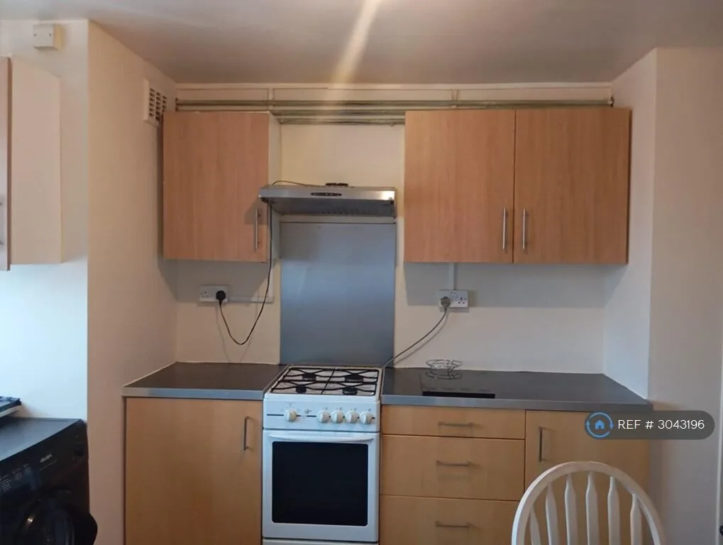 3 bedroom maisonette for rent