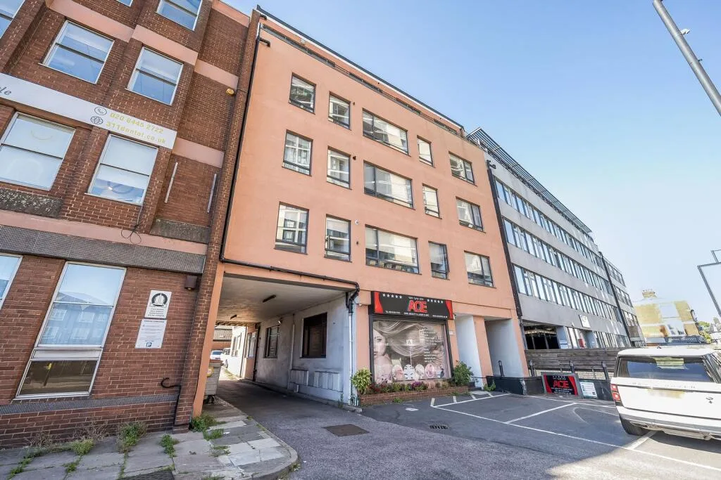 3 bedroom flat for rent