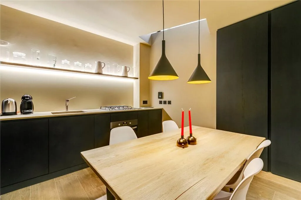 1 bedroom mews property for rent