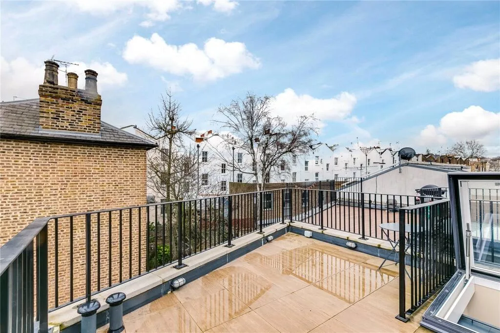 1 bedroom mews property for rent