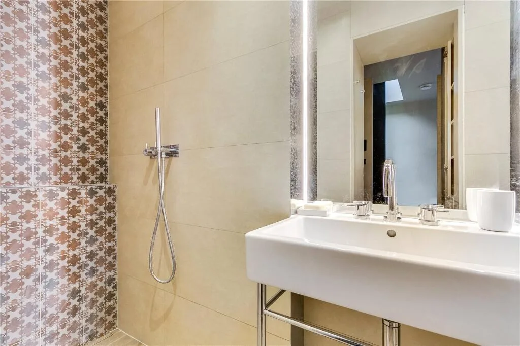 1 bedroom mews property for rent