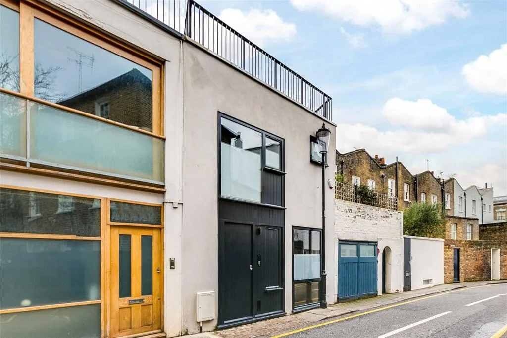 1 bedroom mews property for rent