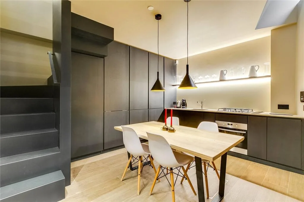 1 bedroom mews property for rent