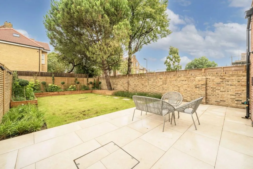 3 bedroom flat for rent