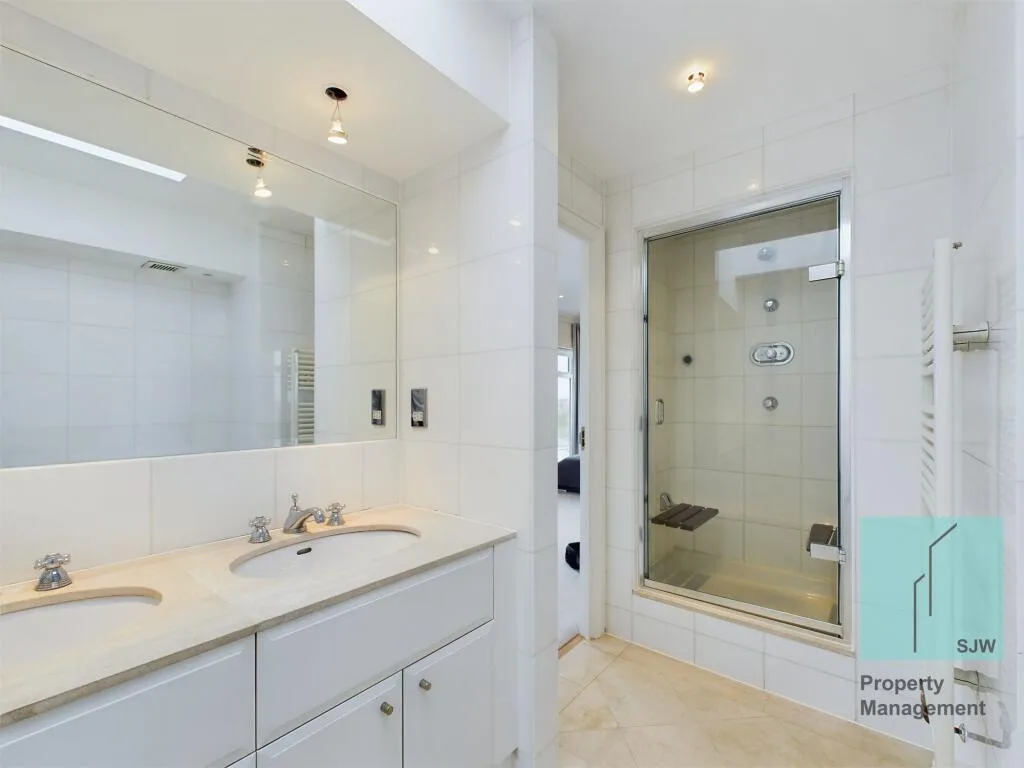 2 bedroom penthouse for rent