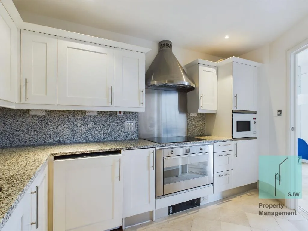 2 bedroom penthouse for rent