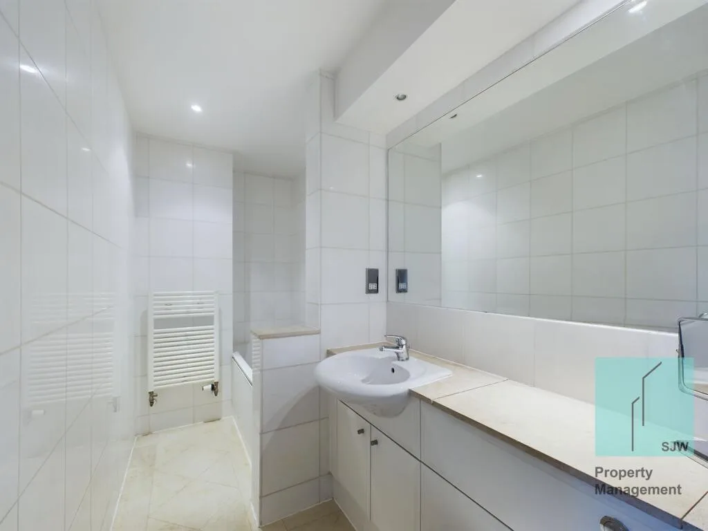 2 bedroom penthouse for rent