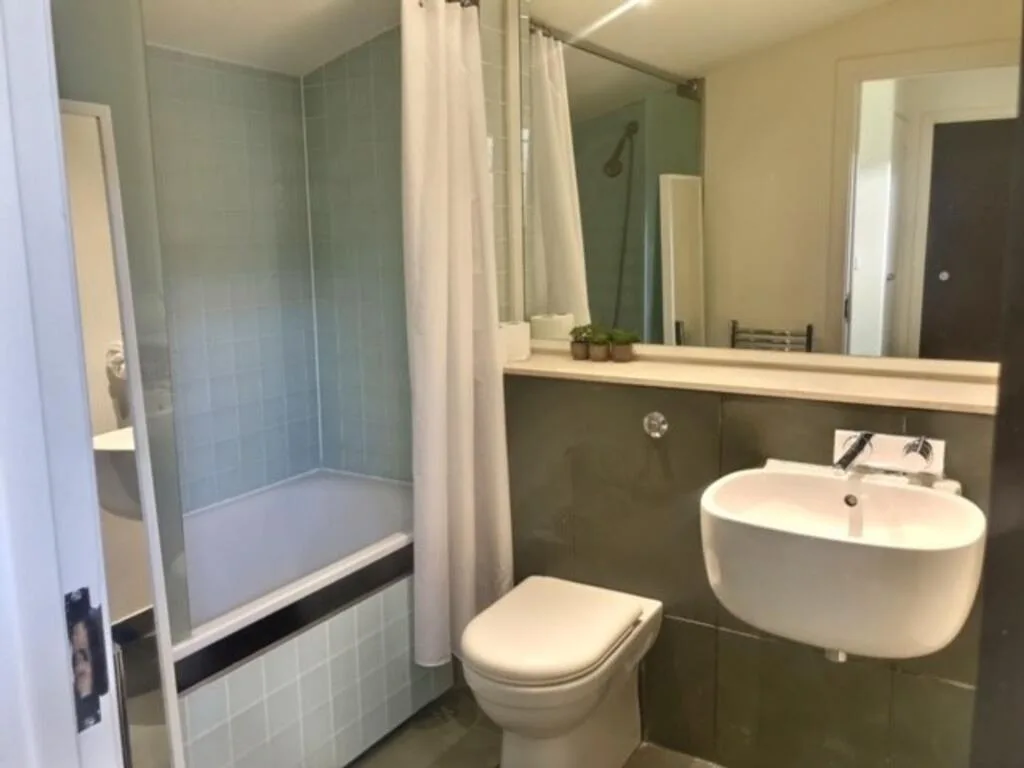 2 bedroom mews property for rent