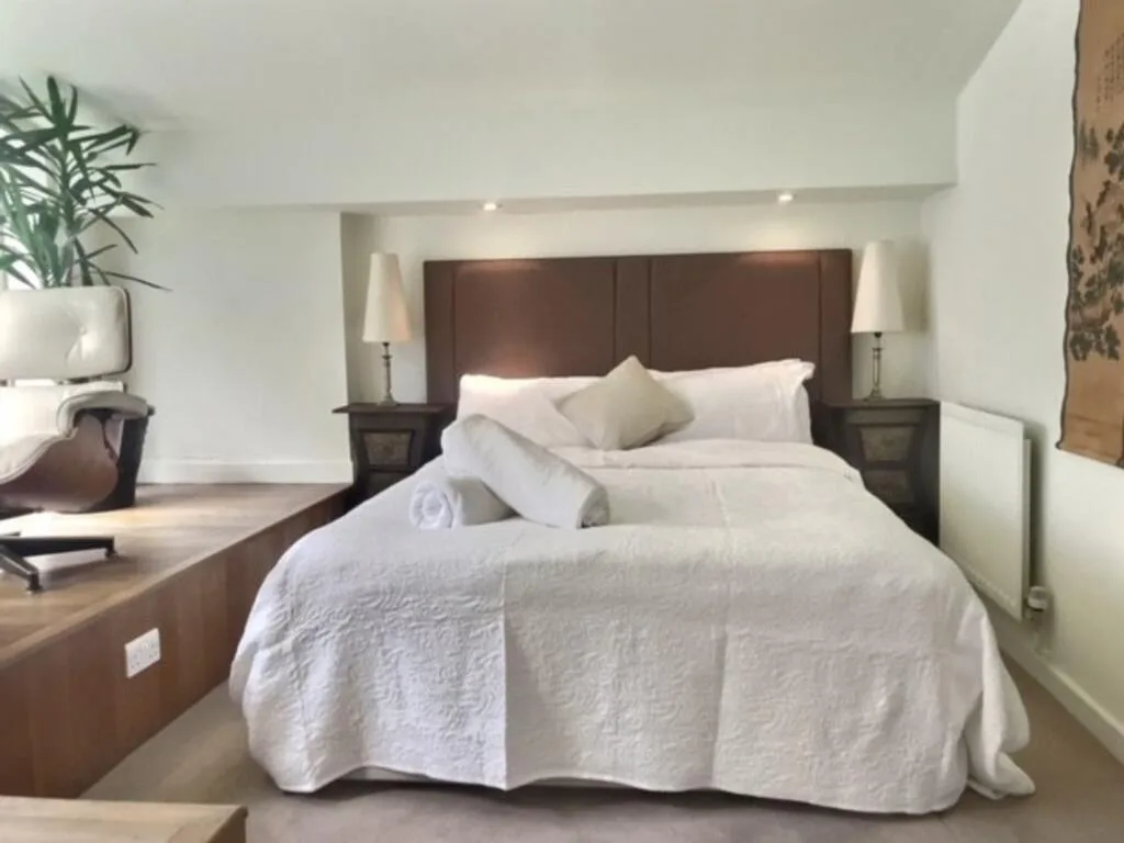 2 bedroom mews property for rent