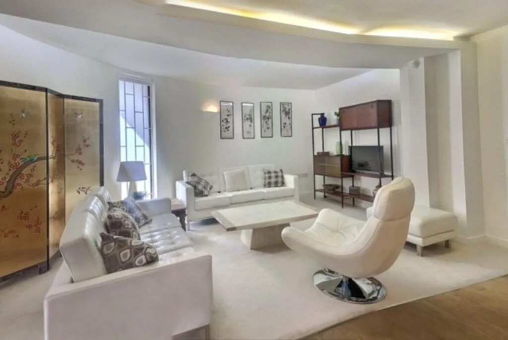 2 bedroom mews property for rent