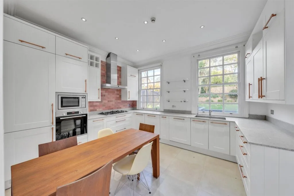 4 bedroom flat for rent