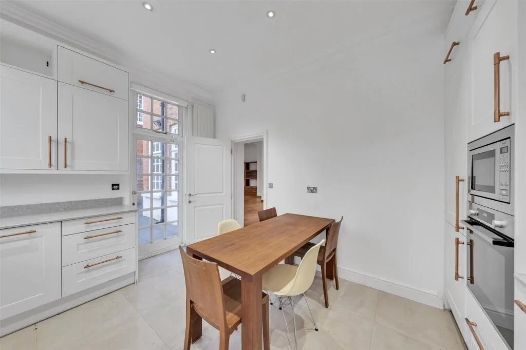 4 bedroom flat for rent